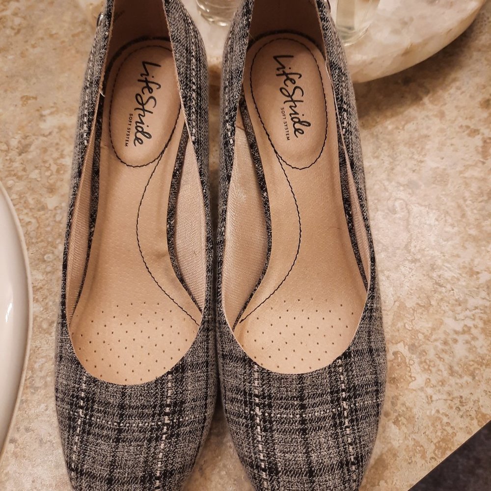 Life stride pumps size 9
